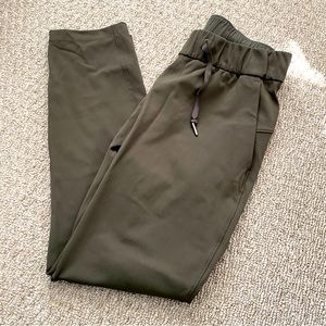 Lululemon dark olive on the fly pant